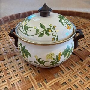 Asta Vintage Enamelware Pot